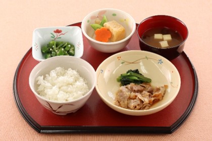 ハイブリッド昼食献立