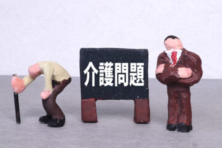 介護施設の人手不足を解消するには?|対策と事例をご紹介