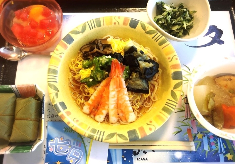 夏野菜の彩りそうめん
